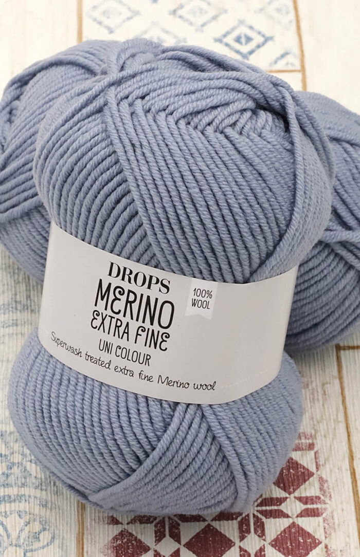 DROPS Merino Extra Fine (38) niebieska mgiełka