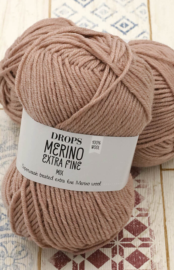 DROPS Merino Extra Fine (46) mix pustynna róża