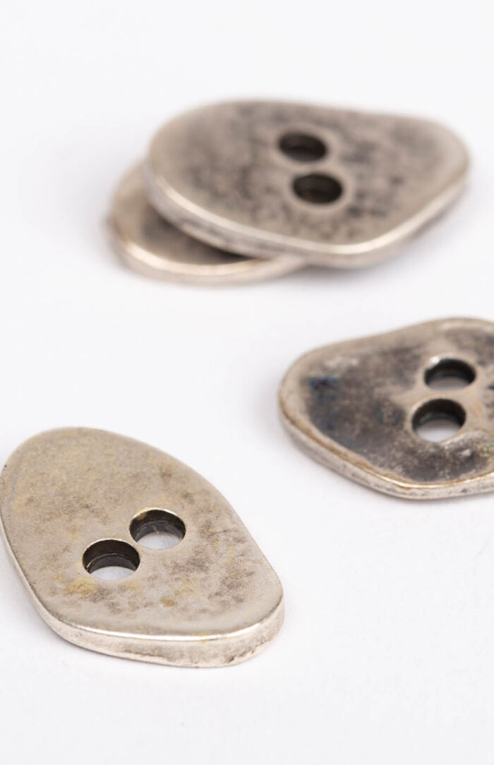 DROPS Guzik (534) Nieregularny 20mm